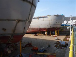 pieter-schelte-allseas-catamaran-van-2-supertankers-maarvoering-coenradie-surveying-solutions_300x225